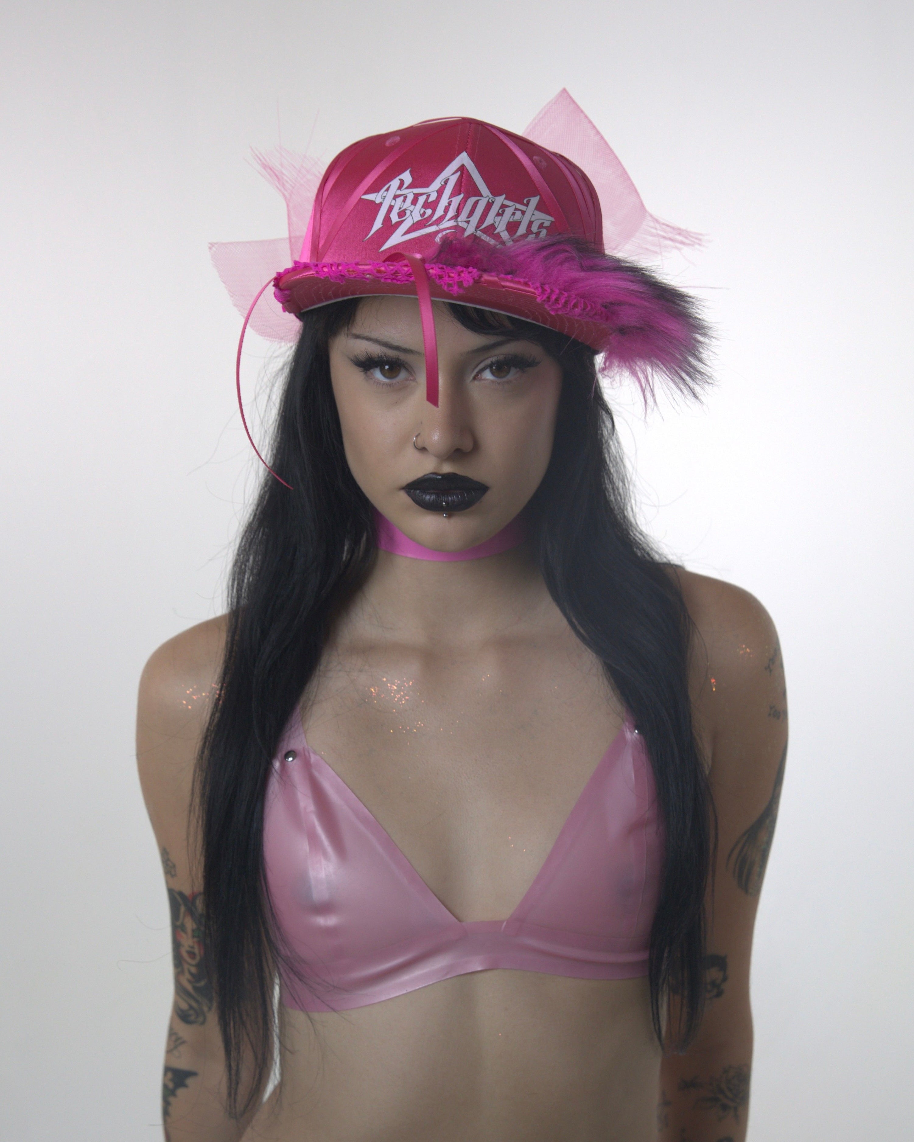 RAVER G1RL