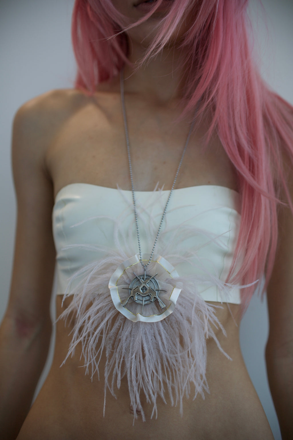 BEIGE FEATHER ACCESSORY