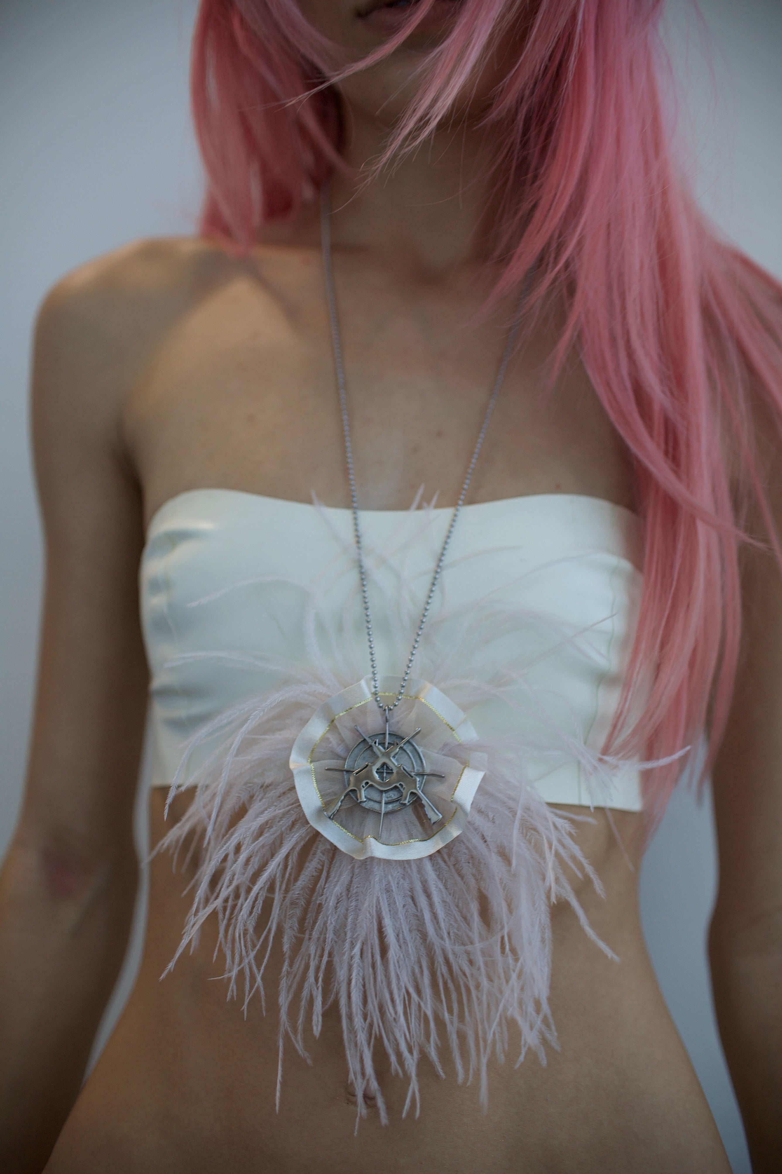 BEIGE FEATHER ACCESSORY